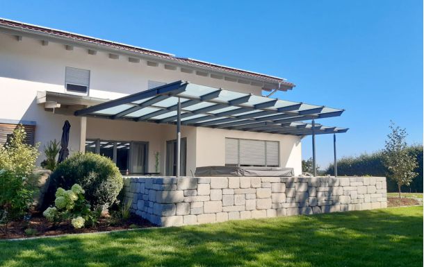 Metallbau Hofmann - Design-Überdachung für Whirlpool